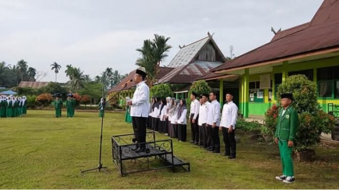 
					APEL PAGI HARI PERTAMA SEKOLAH: SAMBUT SEMANGAT BARU BERSAMA SISWA BARU